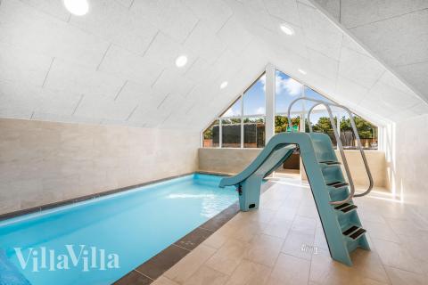 Der schicke Pool im Luxusferienhaus Nr. 332 für 20 Personen