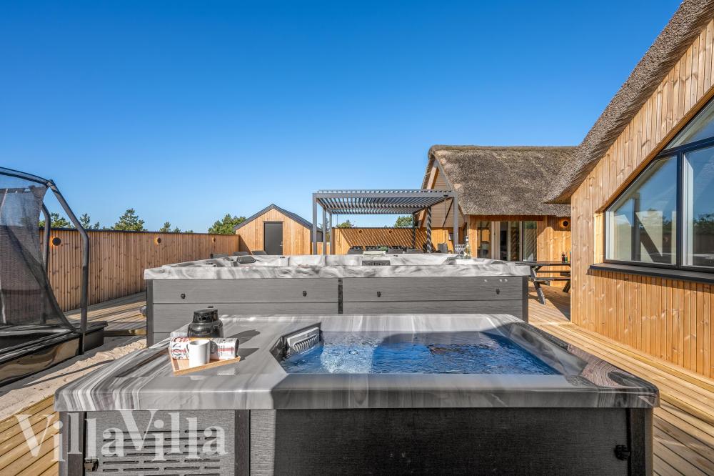 Im Luxusferienhaus Nr. 332 gibt es einen Whirlpool und 6 Schlafzimmer.
