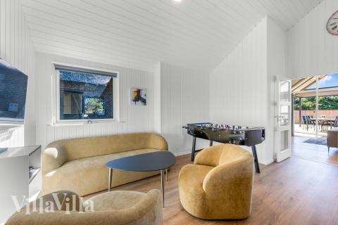 Aktivitätsraum im Luxusferienhaus Nr. 332 mit 6 Schlafzimmern und Platz für 20 Gäste.