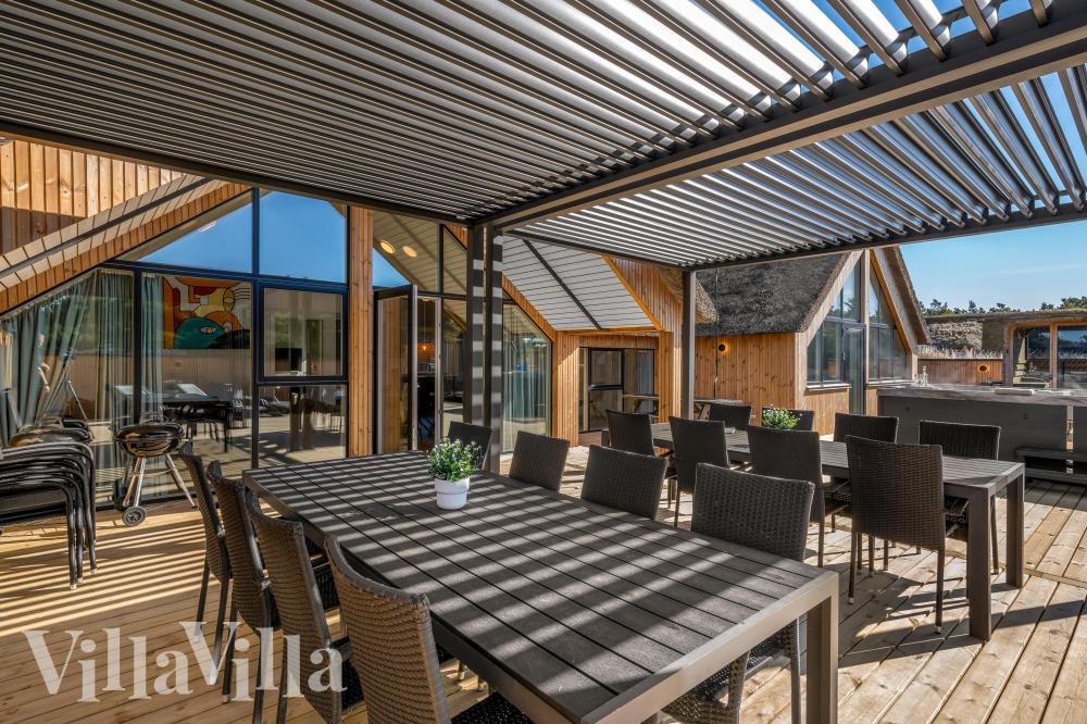 Genießen Sie einen Grillabend auf der Terrasse des Luxusferienhauses Nr. 332 in Westjütland