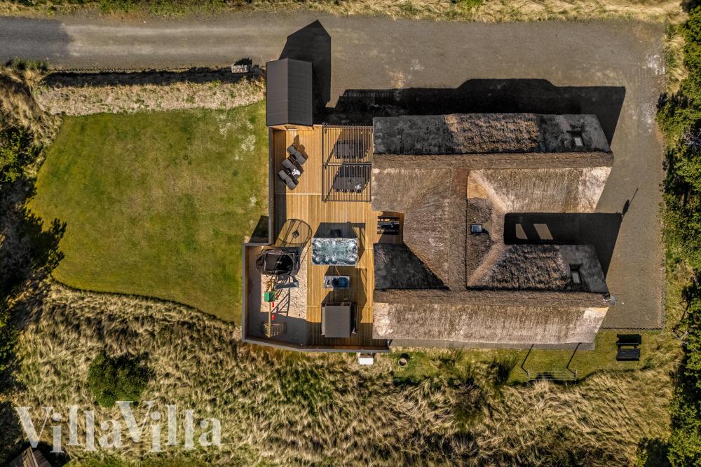 Dieses schicke Poolhaus Nr. 332 liegt in Westjütland und bietet Platz für 20 Personen.