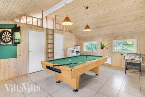 Neben den vielen schönen Stunden, die man im Poolbereich des Hauses verbringen kann, bietet das Luxusferienhaus 159 auch Spielevergnügen bei Billard/Tischtennis und Darts