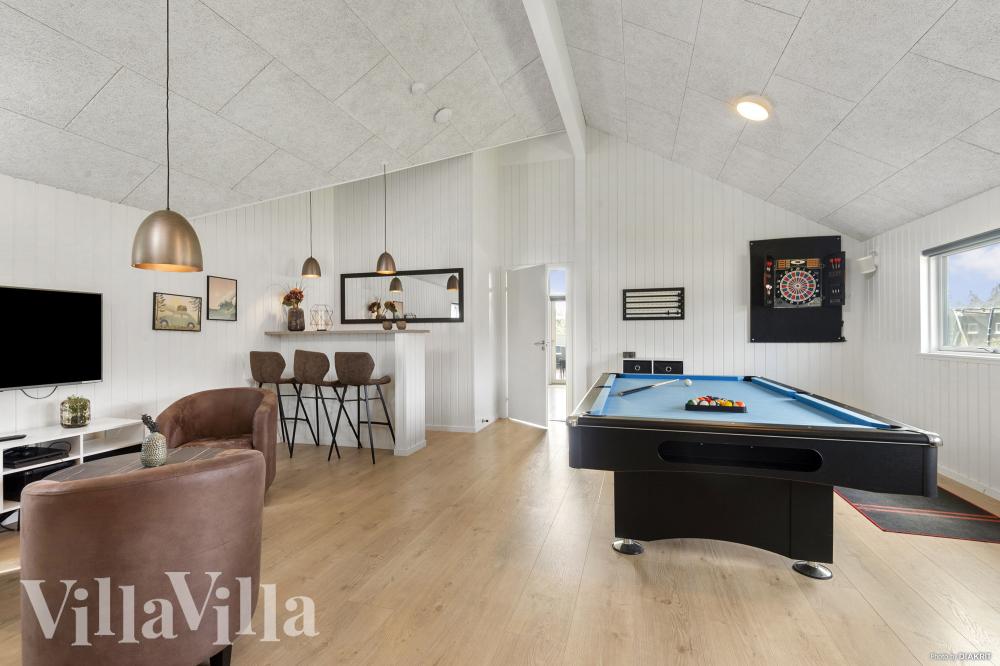 Neben den vielen schönen Stunden, die man im Poolbereich des Hauses verbringen kann, bietet das Luxusferienhaus 560 auch Spielevergnügen bei Billard/Tischtennis und Darts