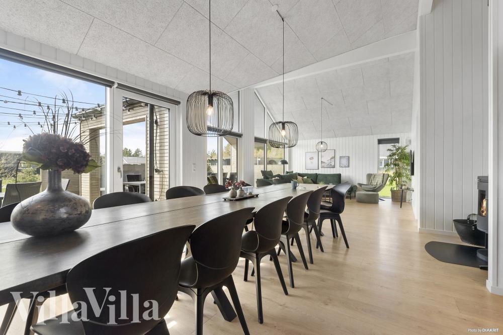Aufenthaltsraum mit Platz für 16 im Luxusferienhaus Nr. 560.