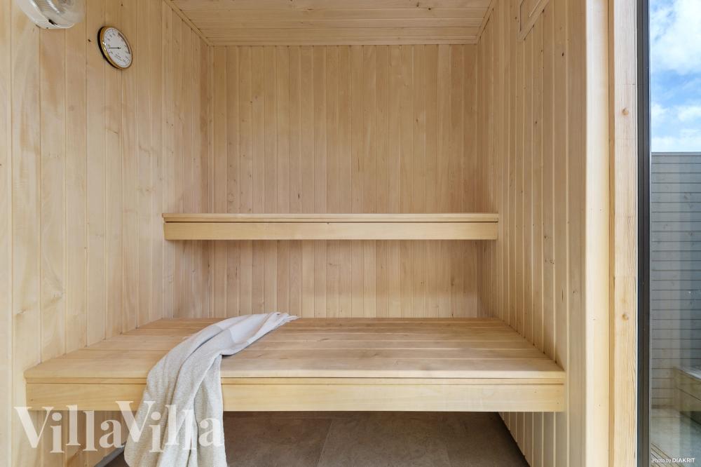 Genießen Sie die heiße Sauna im Luxusferienhaus Nr. 560 für 16 Personen