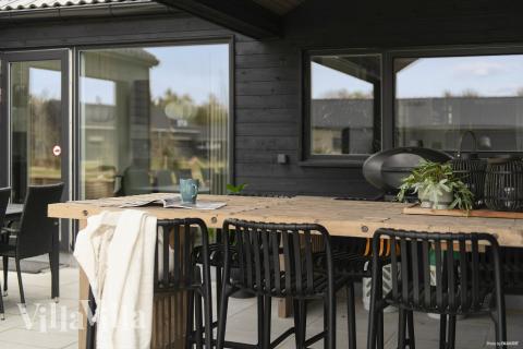 Das Luxusferienhaus Nr. 698 hat eine tolle Terrasse, die mit hochwertigen Gartenmöbeln für 14 Personen ausgestattet ist.