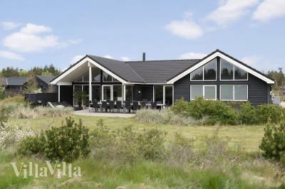 Dieses schöne Poolhaus Nr. 456 mit Platz für 20 Personen liegt in Westjütland