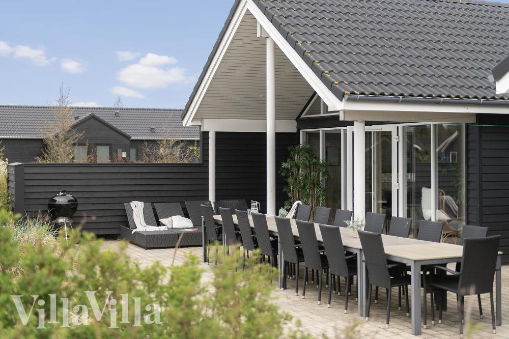 Auf der Terrasse des Ferienhauses Nr. 456 ist Platz für 20 Personen.