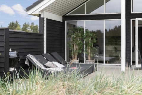 Große Terrasse am Luxusferienhaus Nr. 456 in Westjütland.