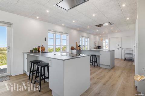 Die Küche in dem Luxusferienhaus Nr. 952 ist so gut ausgestattet, dass man problemlos Mahlzeiten für 30 Personen zubereiten kann.