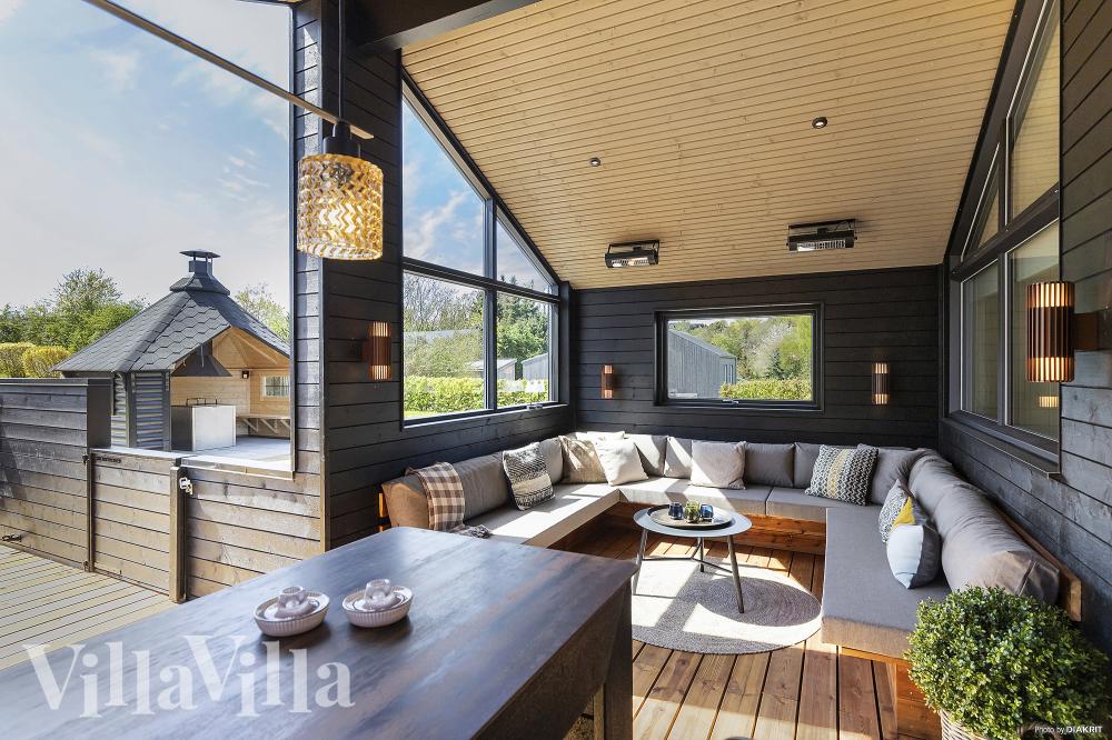 Das Luxusferienhaus Nr. 931 hat eine tolle Terrasse, die mit hochwertigen Gartenmöbeln für 14 Personen ausgestattet ist.