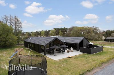 Dieses schöne Poolhaus Nr. 622 mit Platz für 18 Personen liegt in Bornholm