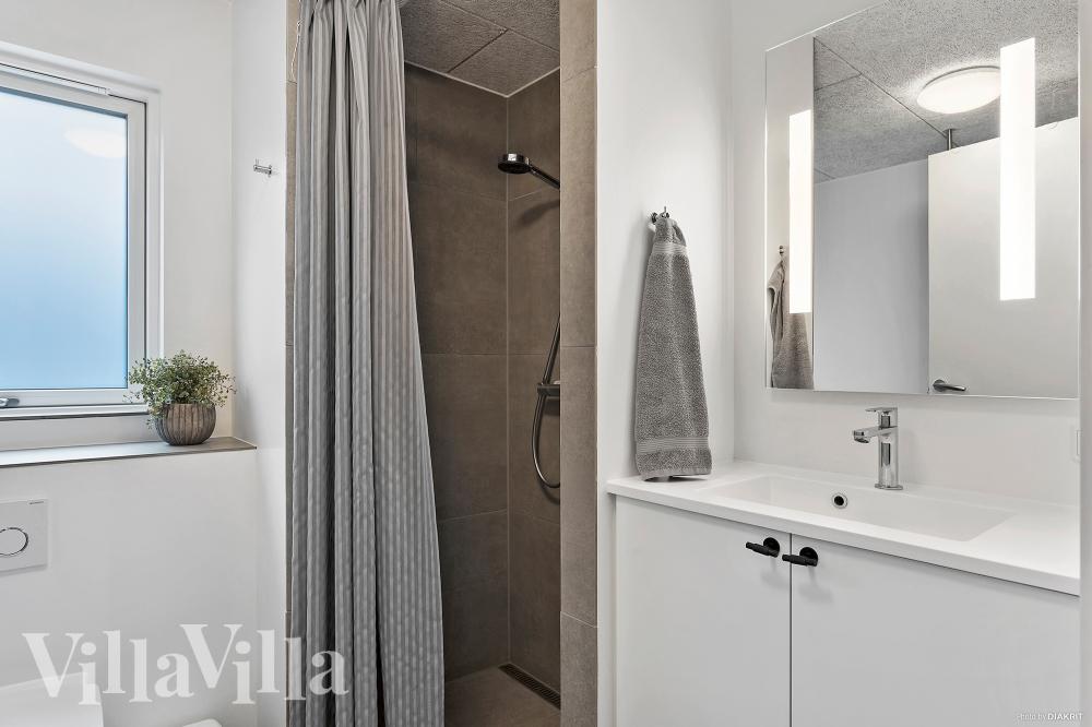 Eines der Badezimmer im Luxusferienhaus Nr. 622