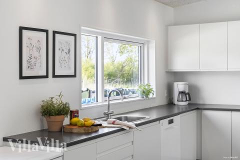 Die Küche in dem Luxusferienhaus Nr. 946 ist so gut ausgestattet, dass man problemlos Mahlzeiten für 12 Personen zubereiten kann.