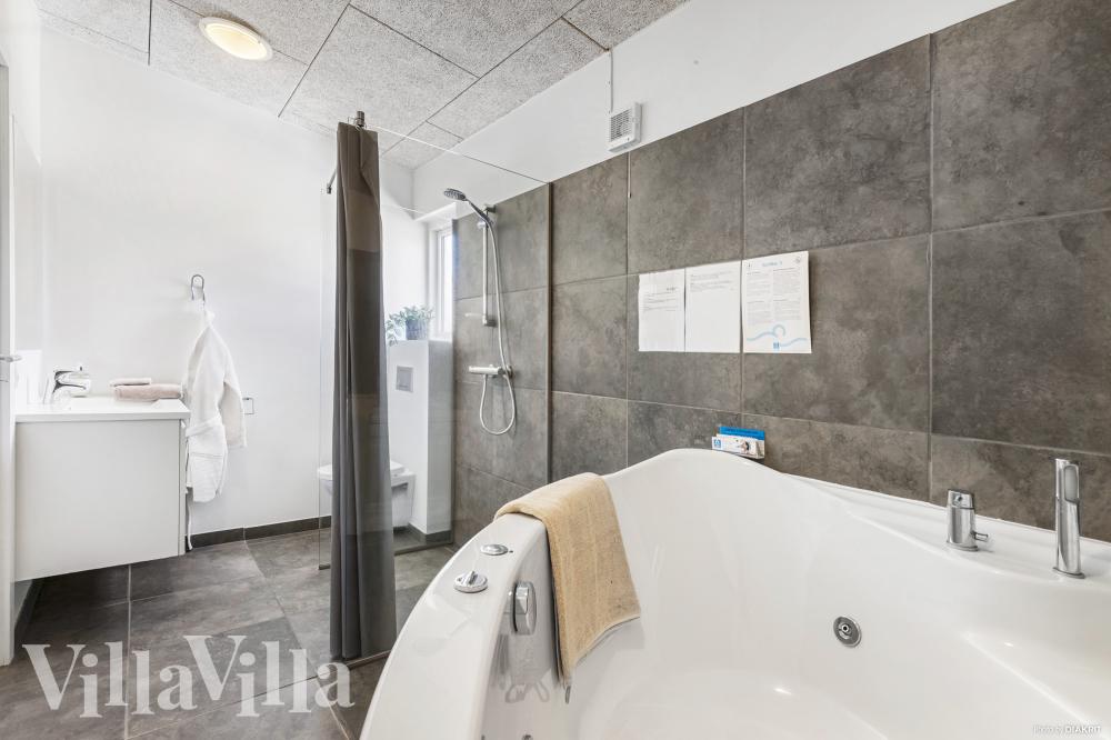 Genießen Sie den warmen Whirlpool im Luxusferienhaus Nr. 946 in Ostjütland
