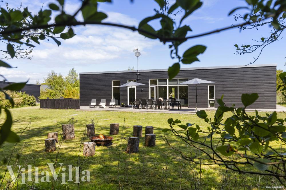 Diese schicke Haus mit Whirlpool Nr. 946 mit Platz für 12 Personen liegt in Ostjütland