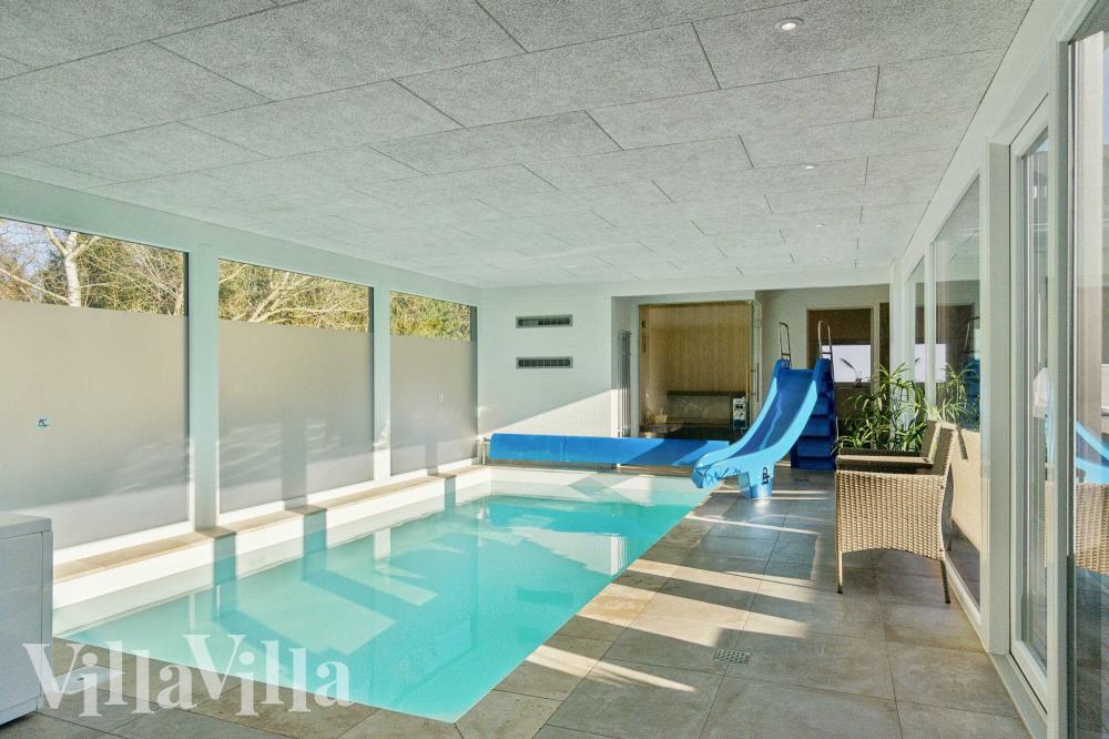 Der schicke Pool im Luxusferienhaus Nr. 967 für 22 Personen