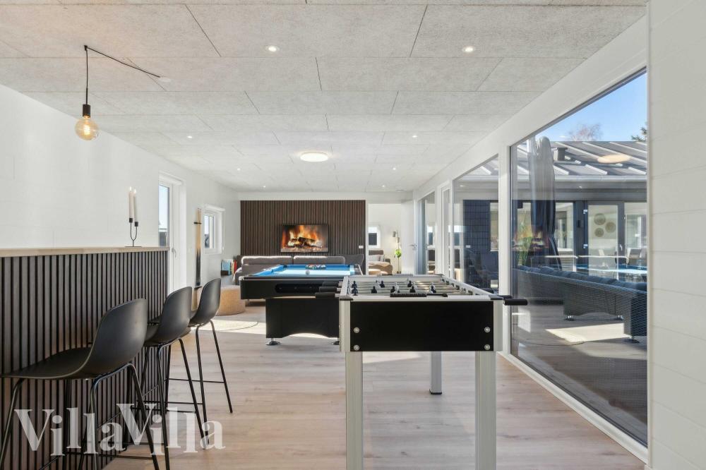 Neben den vielen schönen Stunden, die man im Poolbereich des Hauses verbringen kann, bietet das Luxusferienhaus 967 auch Spielevergnügen bei Billard/Tischtennis und Darts