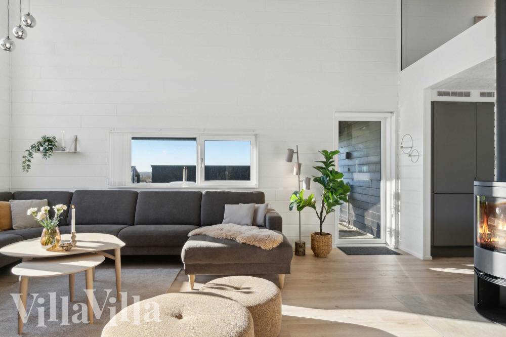 Die Couch im Luxusferienhaus Nr. 967 in Ostjütland lädt zu Gesellschaftsspielen oder zu Kinoabenden ein.
