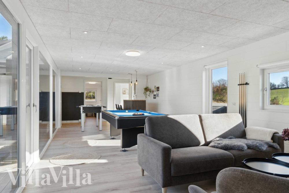 Das Luxusferienhaus 967 für 22 Personen hat einen großen Aktivitätsraum mit u. a. Billard und Darts