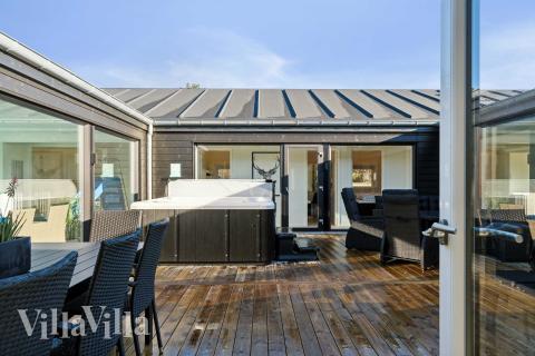 Das Luxusferienhaus Nr. 967 hat eine tolle Terrasse, die mit hochwertigen Gartenmöbeln für 22 Personen ausgestattet ist.
