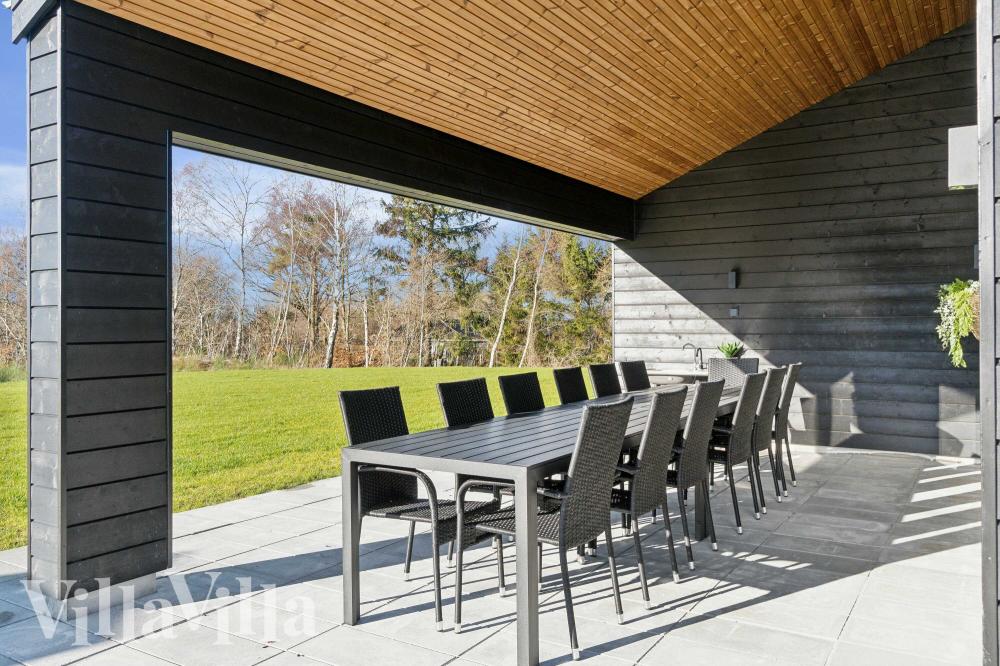 Auf der Terrasse des Ferienhauses Nr. 967 ist Platz für 22 Personen.