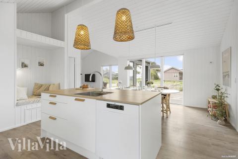 Die Küche in dem Luxusferienhaus Nr. 935 ist so gut ausgestattet, dass man problemlos Mahlzeiten für 10 Personen zubereiten kann.