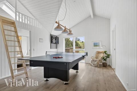 Neben den vielen schönen Stunden, die man im Poolbereich des Hauses verbringen kann, bietet das Luxusferienhaus 935 auch Spielevergnügen bei Billard/Tischtennis und Darts