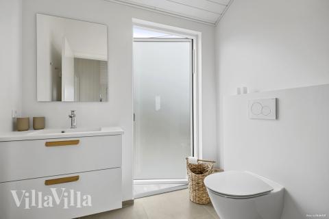 Eines der Badezimmer im Luxusferienhaus Nr. 935