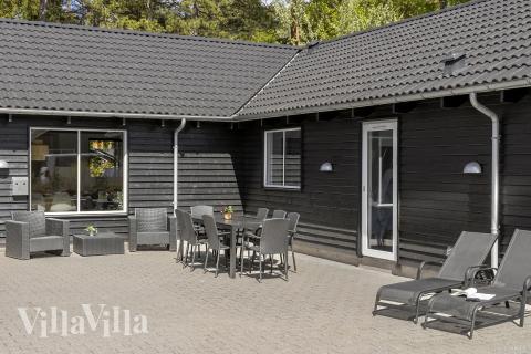 Auf der Terrasse des Ferienhauses Nr. 351 ist Platz für 22 Personen.
