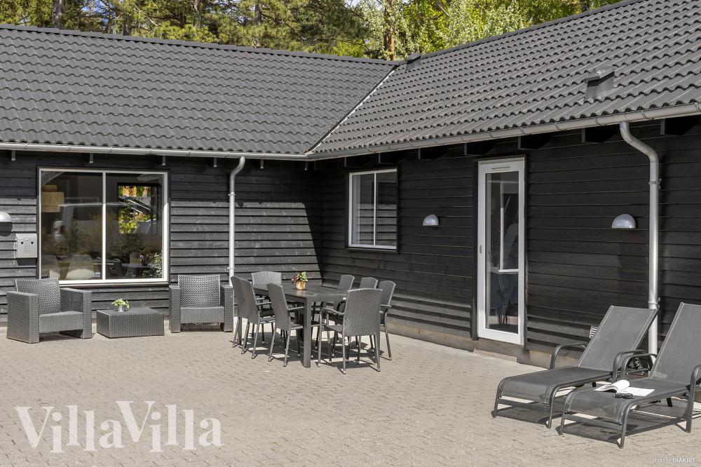 Auf der Terrasse des Ferienhauses Nr. 351 ist Platz für 22 Personen.