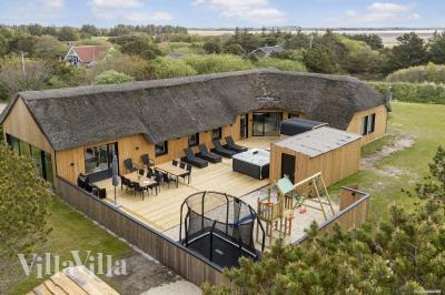 Dieses schöne Poolhaus Nr. 557 mit Platz für 14 Personen liegt in Westjütland