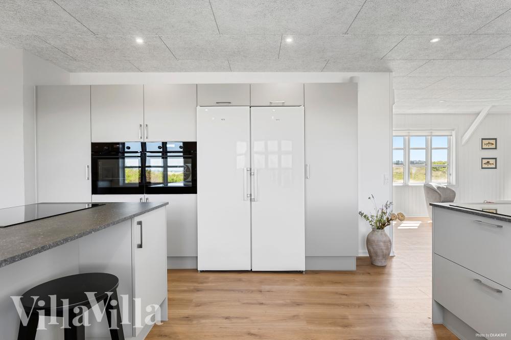 Gut ausgestattete Küche im Luxusferienhaus Nr. 952 in Nordjütland.