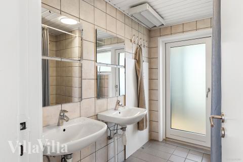 Im Luxusferienhaus Nr. 952 für 30 Personen gibt es Bad mit Dusche.