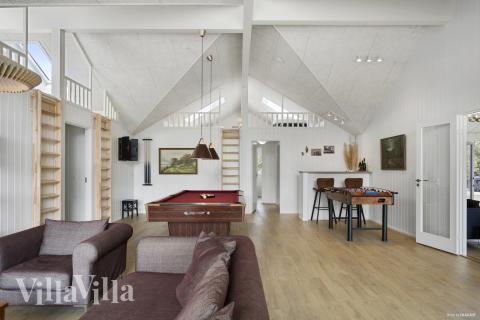 Neben den vielen schönen Stunden, die man im Poolbereich des Hauses verbringen kann, bietet das Luxusferienhaus 934 auch Spielevergnügen bei Billard/Tischtennis und Darts