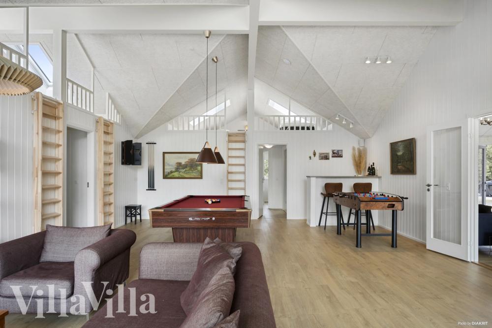 Neben den vielen schönen Stunden, die man im Poolbereich des Hauses verbringen kann, bietet das Luxusferienhaus 934 auch Spielevergnügen bei Billard/Tischtennis und Darts