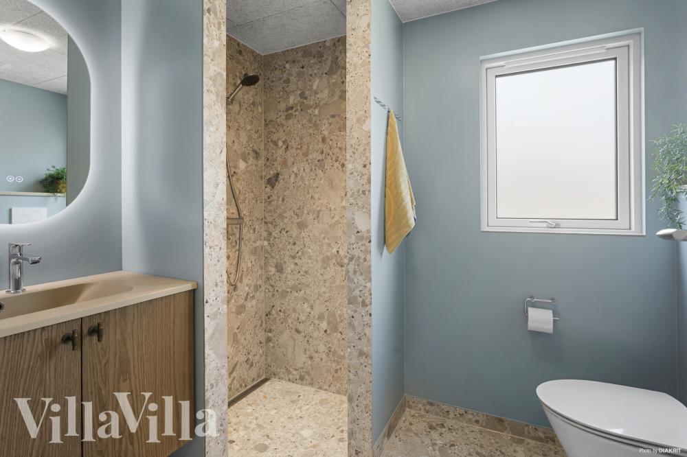 Eines der Badezimmer im Luxusferienhaus Nr. 934