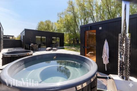 Genießen Sie den warmen Whirlpool im Luxusferienhaus Nr. 979 in Ostjütland