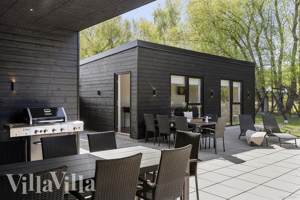 Genießen Sie einen Grillabend auf der Terrasse des Luxusferienhauses Nr. 979 in Ostjütland