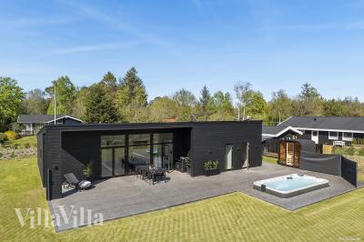 Diese schicke Haus mit Whirlpool Nr. 977 mit Platz für 10 Personen liegt in Nordjütland