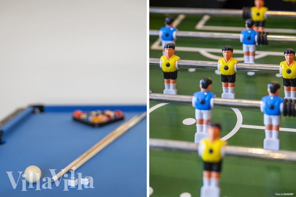 Das Luxusferienhaus 977 für 10 Personen hat einen großen Aktivitätsraum mit u. a. Billard und Darts