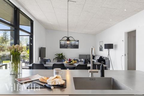 Die Küche in dem Luxusferienhaus Nr. 977 ist so gut ausgestattet, dass man problemlos Mahlzeiten für 10 Personen zubereiten kann.