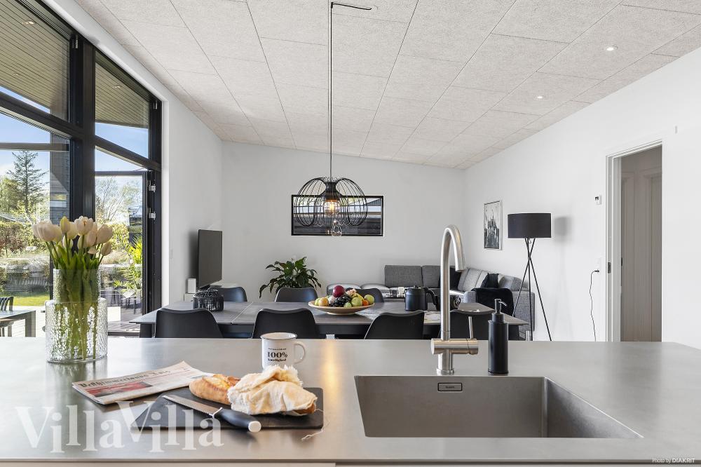 Die Küche in dem Luxusferienhaus Nr. 977 ist so gut ausgestattet, dass man problemlos Mahlzeiten für 10 Personen zubereiten kann.