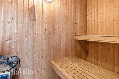 Genießen Sie die heiße Sauna im Luxusferienhaus Nr. 295 für 18 Personen