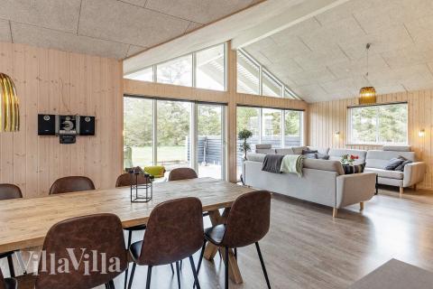 Aufenthaltsraum mit Platz für 18 im Luxusferienhaus Nr. 295.
