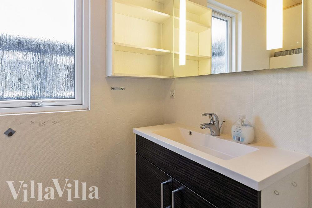 Eines der Badezimmer im Luxusferienhaus Nr. 295