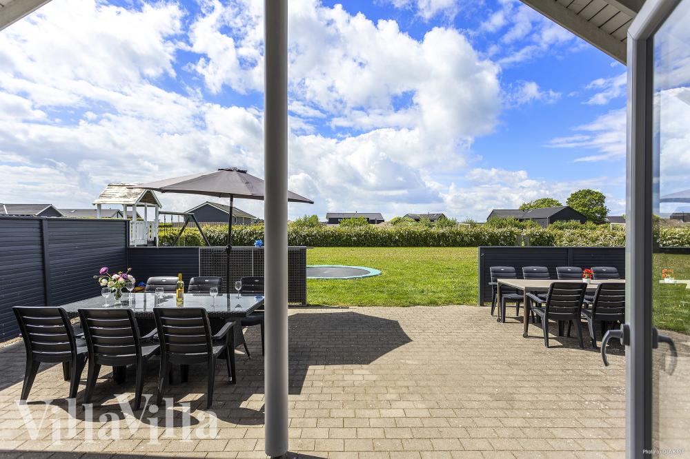 Das Luxusferienhaus Nr. 338 hat eine tolle Terrasse, die mit hochwertigen Gartenmöbeln für 16 Personen ausgestattet ist.