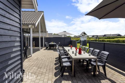 Genießen Sie einen Grillabend auf der Terrasse des Luxusferienhauses Nr. 338 in Fünen und seine Inseln