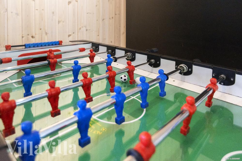 Das Luxusferienhaus 255 für 18 Personen hat einen großen Aktivitätsraum mit u. a. Billard und Darts