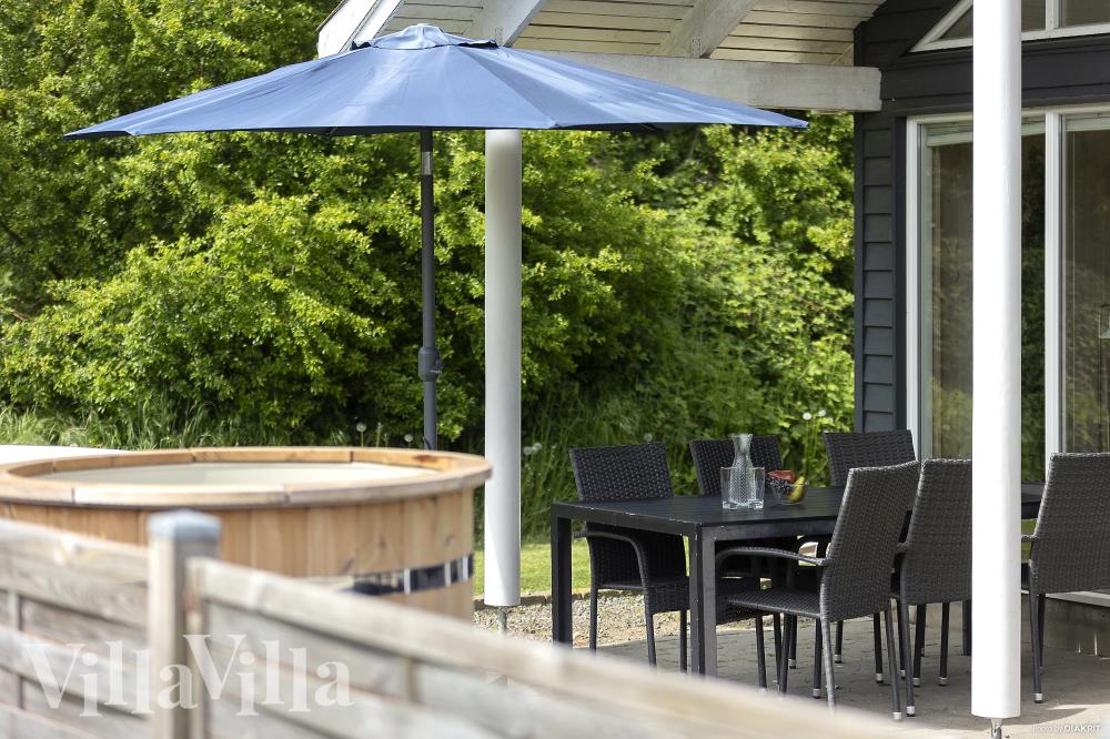 Das Luxusferienhaus Nr. 255 hat eine tolle Terrasse, die mit hochwertigen Gartenmöbeln für 18 Personen ausgestattet ist.